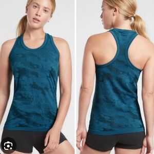 Athleta momentum tank M NWT